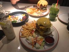 瀑布芝士牛肉汉堡-阿妮叶李(光谷世界城店)