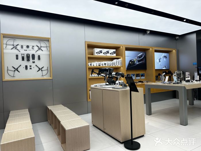 DJI大疆(深圳华强北曼哈授权体验店)图片