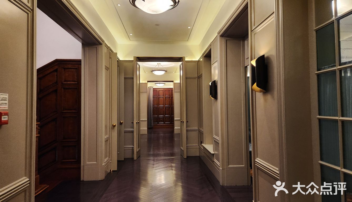 距离网红景点 “武康大楼”很近 忘了在武汉叫什么楼了