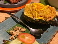 菠萝海鲜炒饭-mango tree芒果树餐厅(K11店)