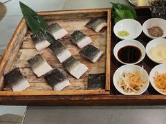 -围炉肉舍•炭烤活鳗•丹东海鲜烤肉(步行街店)