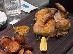 法式黄油松子春鸡配小土豆-LESCEDARS  Bistro香柏树(外滩店)