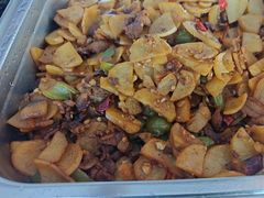 土豆片炒肉-东方红自助火锅(八一街店)