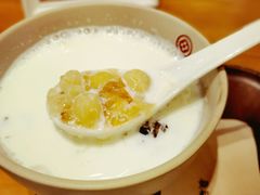 鲜奶桃胶莲子-彬媽糖水(万象天地店)