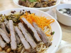 黑椒猪排酸菜拌粉-牛呆呆·大碗牛肉面(金山店)