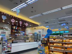 面包甜点陈列柜-全家便利店(梅园路店)