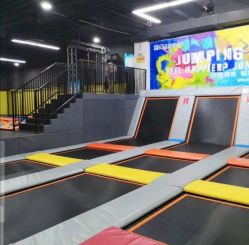 -蹦贝运动中心·蹦床·攀岩·闯关(龙岗店)