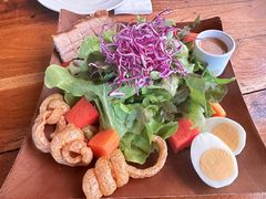 招牌色拉-Naughty Nuri’s Phuket