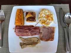 -三亚湾海居铂尔曼度假酒店