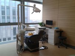 -瑞尔齿科(上海长风大悦城店)