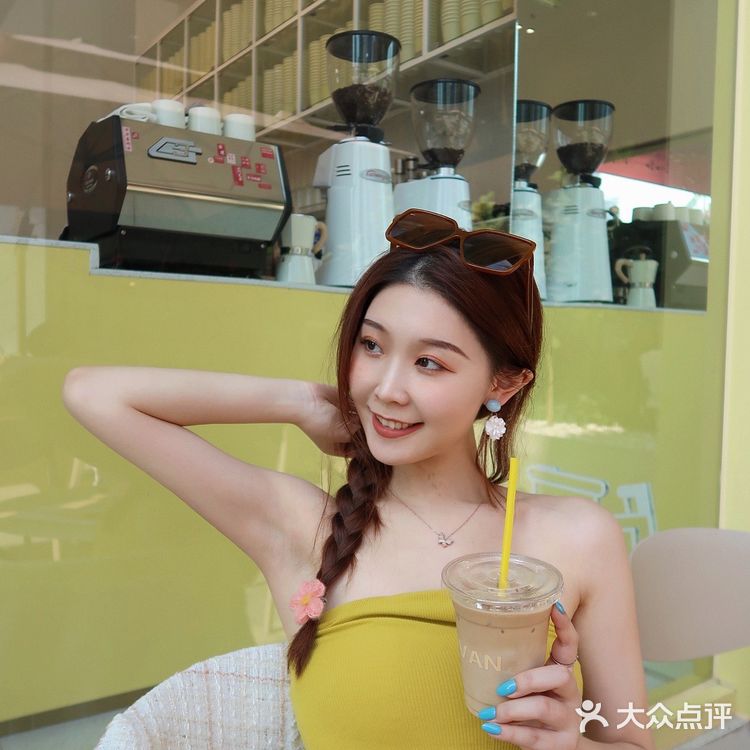 春天气息暖阳的一杯咖啡