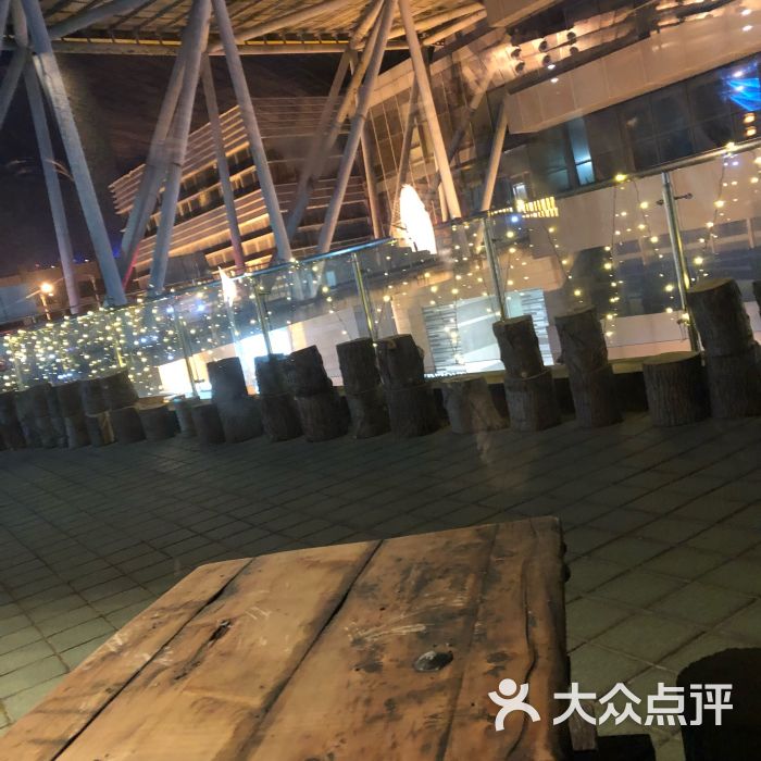 跳伞塔酒馆图片