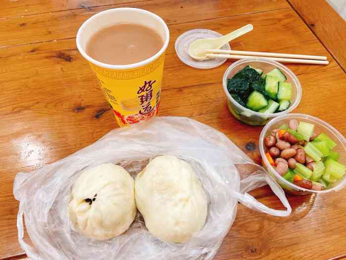 打分 他家的包子,便宜又好吃,小菜很好吃,非常便宜,外卖良心.