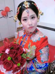 -觅白婚纱礼服馆