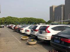 -奥特莱斯停车场