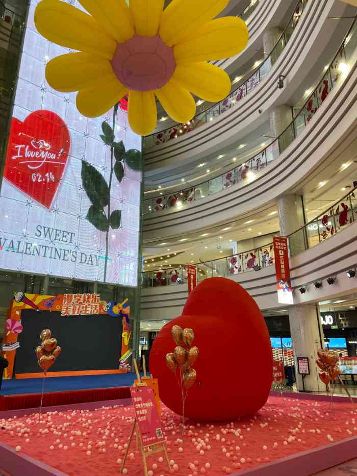 漫乐城购物中心-"停车场一塌糊涂,停车券小程序坏了,一打开.