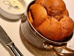 餐前面包黄油-壳里西餐厅Coquille Seafood Bistro(蒙自路店)