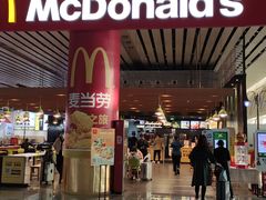 门面-麦当劳(郑州东高铁站店)