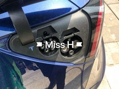 -TESLA 特斯拉(上海太古汇体验店)