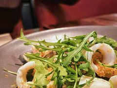 温热海鲜沙拉配牛油果-Mercato莫卡多露台餐厅与酒吧(K11店)