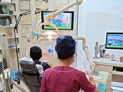 -瑞尔齿科(南京东路名人诊所)