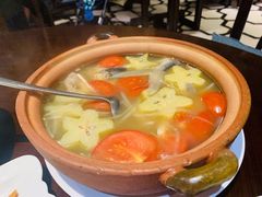 黎家织妹酸鱼汤-蜈支洲岛珊瑚酒店临海阁中餐厅