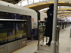 -秀沿路地铁站停车场