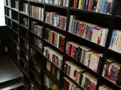 -钟书阁(松江泰晤士小镇店)