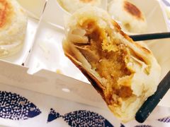 蛋黄肉松月饼-长发西饼(临顿路店)