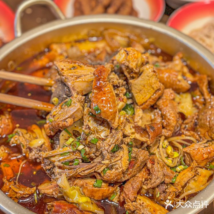 都江堰美食探店🦆烤鸭甜不辣你没吃过的体验！