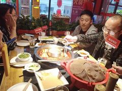 -巴国妹子毛肚火锅(蓝光悦城店)