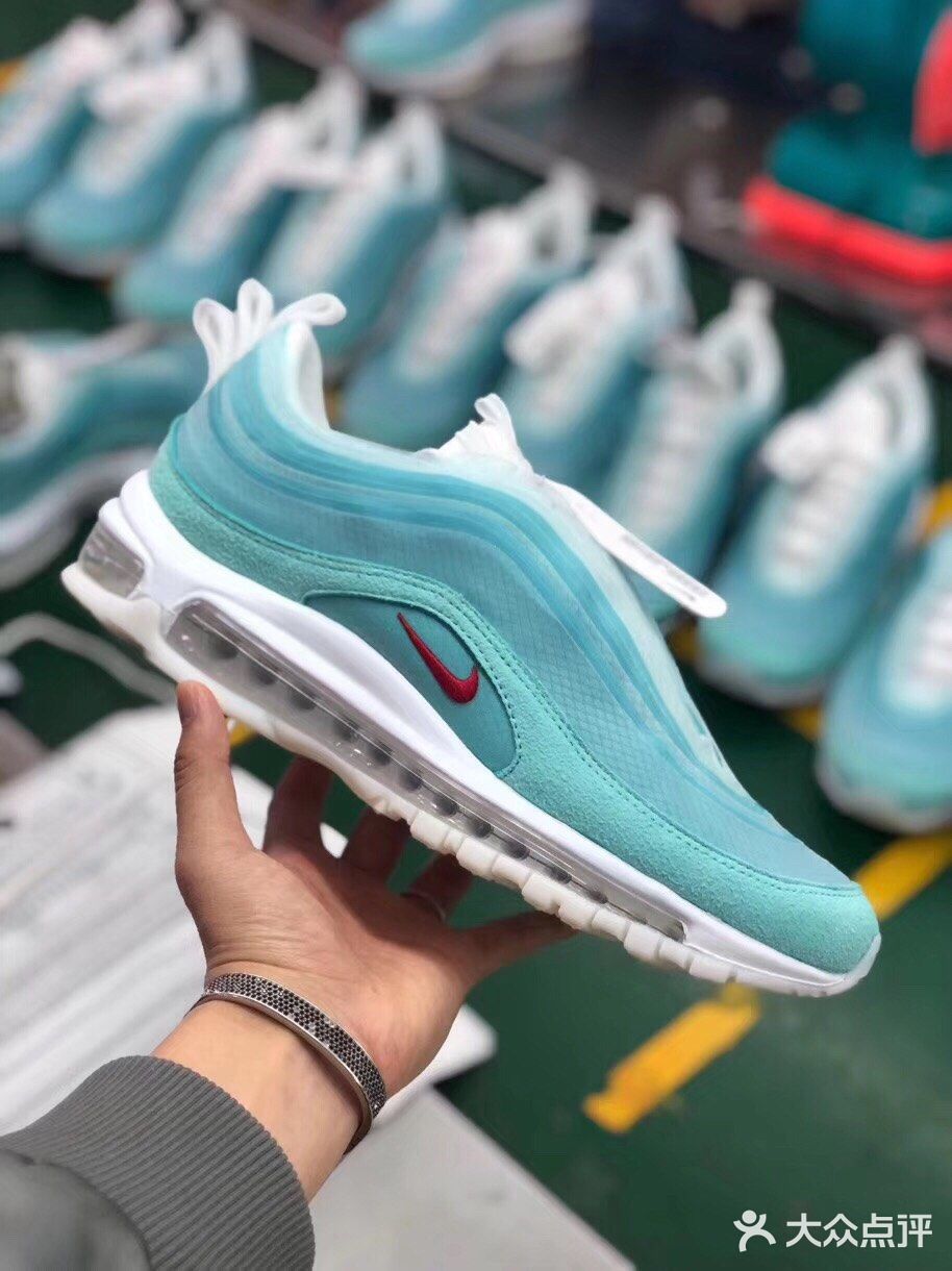 一双过毒的Air Max上海限定