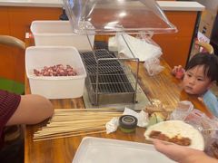 -哈尔滨小酒馆·鲜肉现穿自助烧烤(康新花园店)