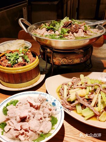 在这家跷脚牛肉把牛的全家都点上了