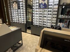 -回瑞眼镜·蔡司·依视路官方授权店(广益路万达店)