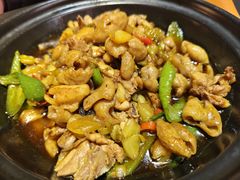 干锅肥肠鸡煲-韵味湘肴·小炒黄牛肉(五一广场美食地标店)