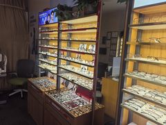 -优医视平价眼镜蔡司依视路折扣工厂店(十里堡店)