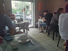 等位区-华春餐馆(鱼山路店)