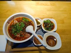 -呷佬·长沙手工米粉(金沙江路店)