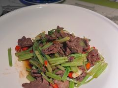 芹菜香菜炒牛肉-桂满陇天书(南京德基旗舰店)