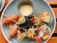 酥炸老虎虾香芒米纸卷配榴莲汁-CHINCHIN 青青·泰国料理(万象食家店)