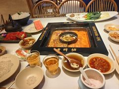 -老牌坊云南鱼豆花火锅(哈西万达店)