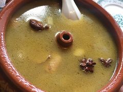 白族汽锅鸡-乡绅本色白家厨坊