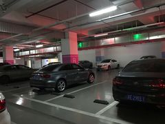 -新世界新丸中心-地下停车场