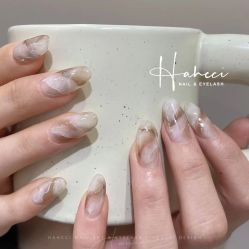 -花岐款式专研健康美甲沙龙