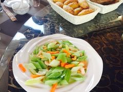 炒芹菜-湿地人家坑烤