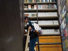 -钟书阁(群光广场店)