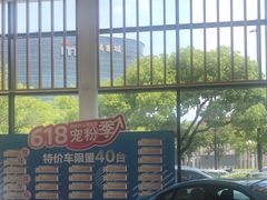 -上海宝信宝马4S店