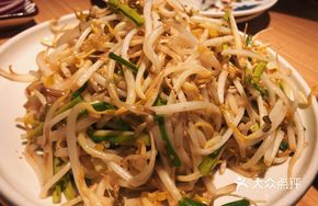 Stir-fried Garlic Shoots with Bean Sprouts
