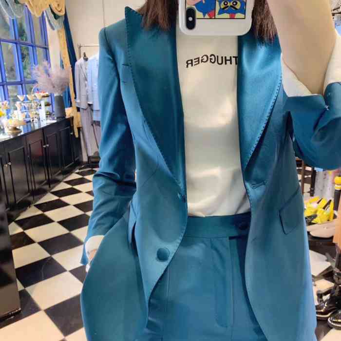 兟甡shenshen女装-"陪闺蜜夫妇来取定制的新郎礼服,老板小姐姐.